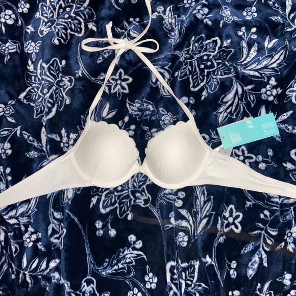 H&M Other - H&M White Scalloped Push Up Bikini Top